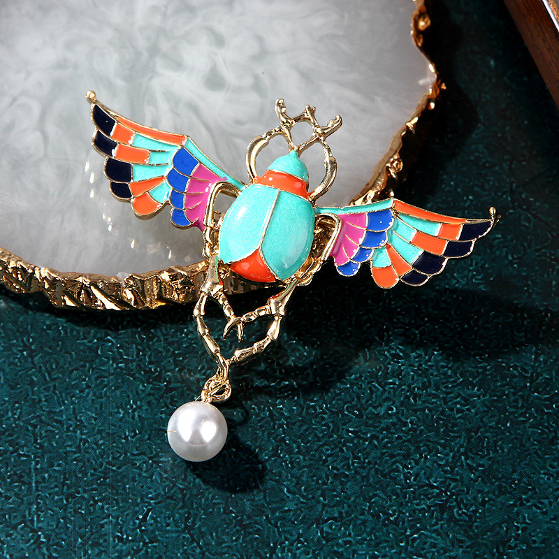 Vintage Fashion Revival - Broche de escaravelho alado colorido egípcio